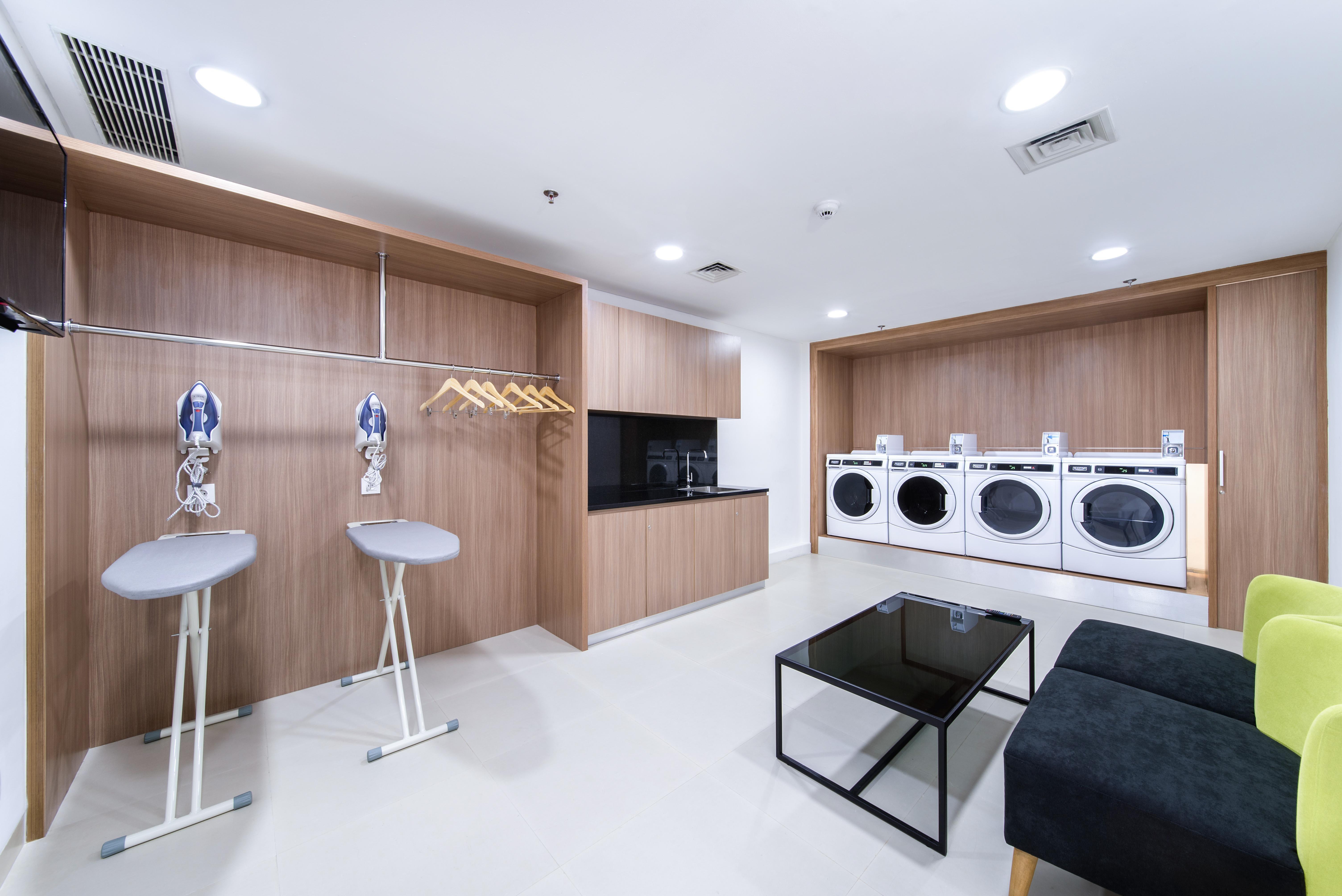Holiday Inn Express Jakarta Matraman By Ihg Eksteriør bilde
